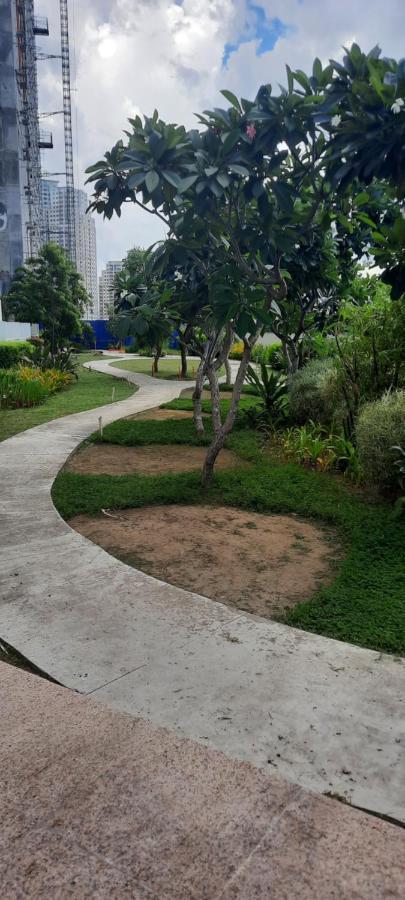 Kasara Urban Resort Residences Manila Esterno foto